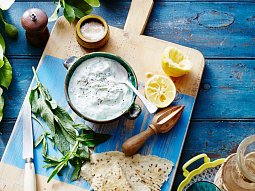 Bylinkové tzatziki